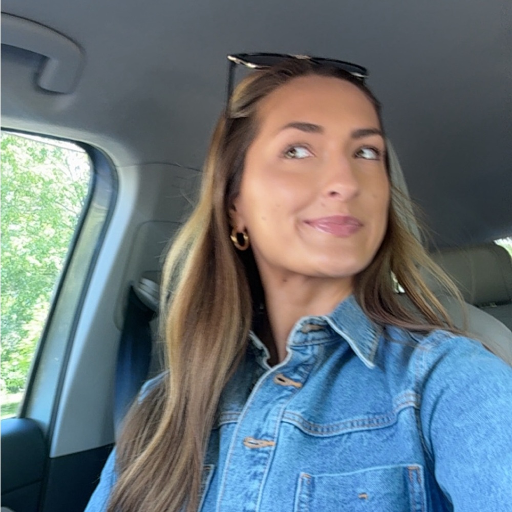 Meet your Posher, Olivia